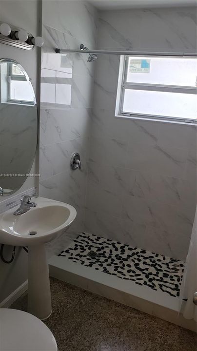 Недавно арендовано: $2,000 (2 спален, 1 ванн, 700 Квадратных фут)