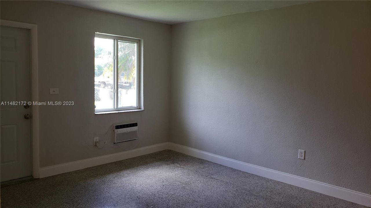 Недавно арендовано: $2,000 (2 спален, 1 ванн, 700 Квадратных фут)