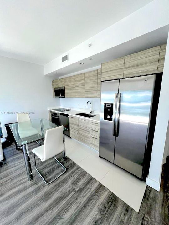 Recently Rented: $4,200 (2 beds, 2 baths, 835 Square Feet)