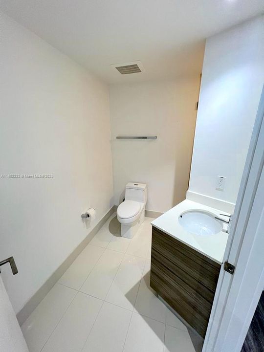 Recently Rented: $4,200 (2 beds, 2 baths, 835 Square Feet)