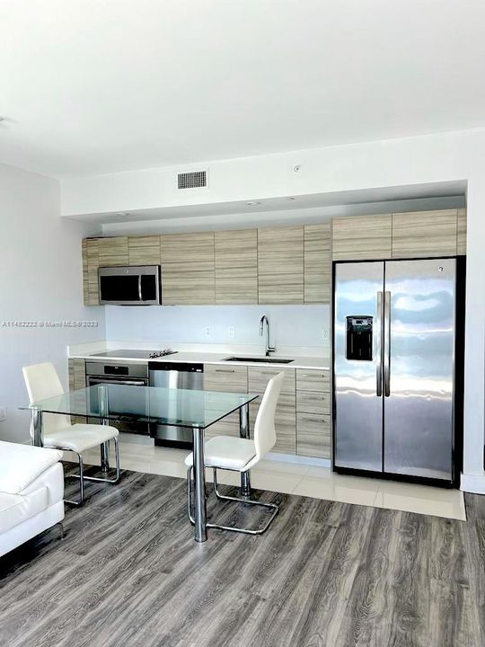 Recently Rented: $4,200 (2 beds, 2 baths, 835 Square Feet)