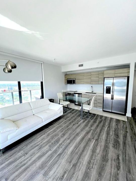 Recently Rented: $4,200 (2 beds, 2 baths, 835 Square Feet)