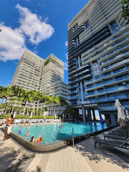 Recently Rented: $4,200 (2 beds, 2 baths, 835 Square Feet)