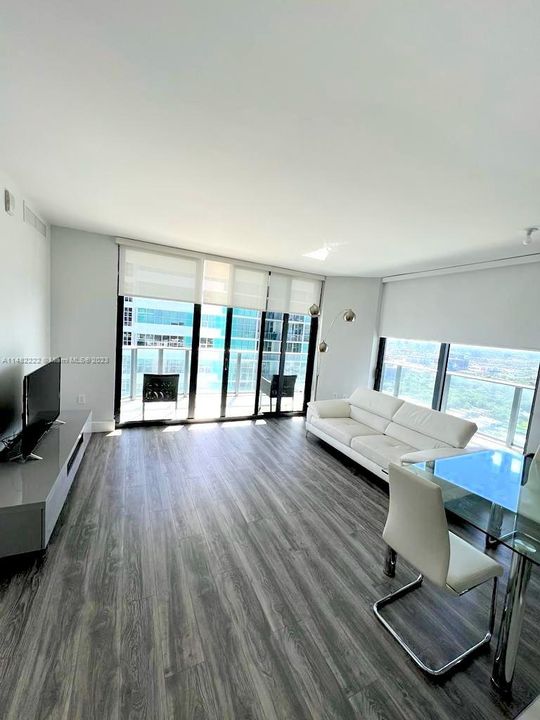 Recently Rented: $4,200 (2 beds, 2 baths, 835 Square Feet)