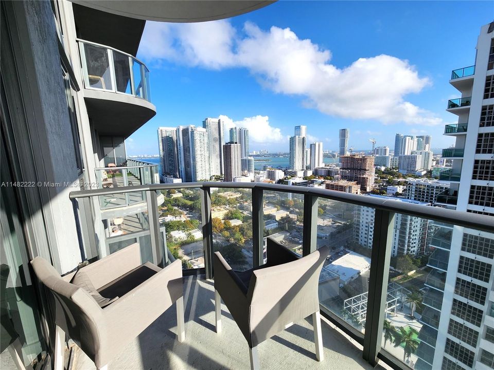 Recently Rented: $4,200 (2 beds, 2 baths, 835 Square Feet)