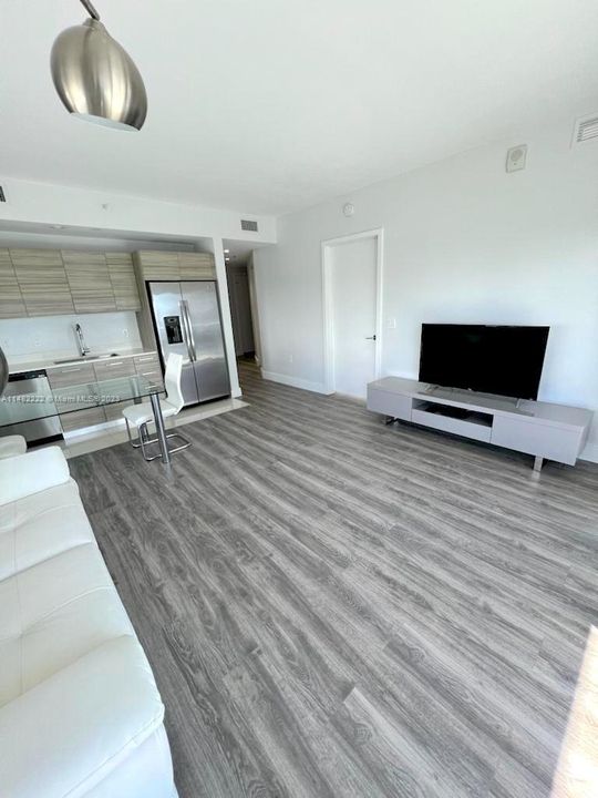 Recently Rented: $4,200 (2 beds, 2 baths, 835 Square Feet)