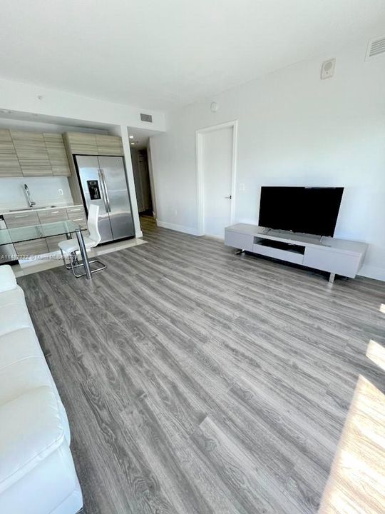 Recently Rented: $4,200 (2 beds, 2 baths, 835 Square Feet)