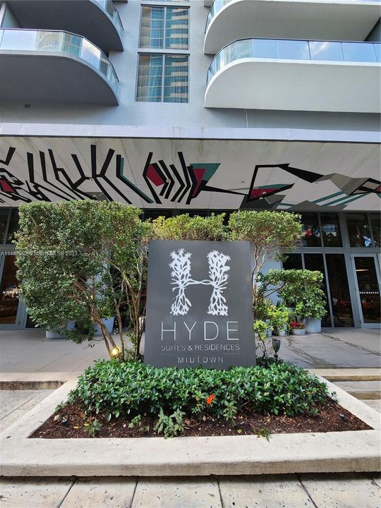 Recently Rented: $4,200 (2 beds, 2 baths, 835 Square Feet)