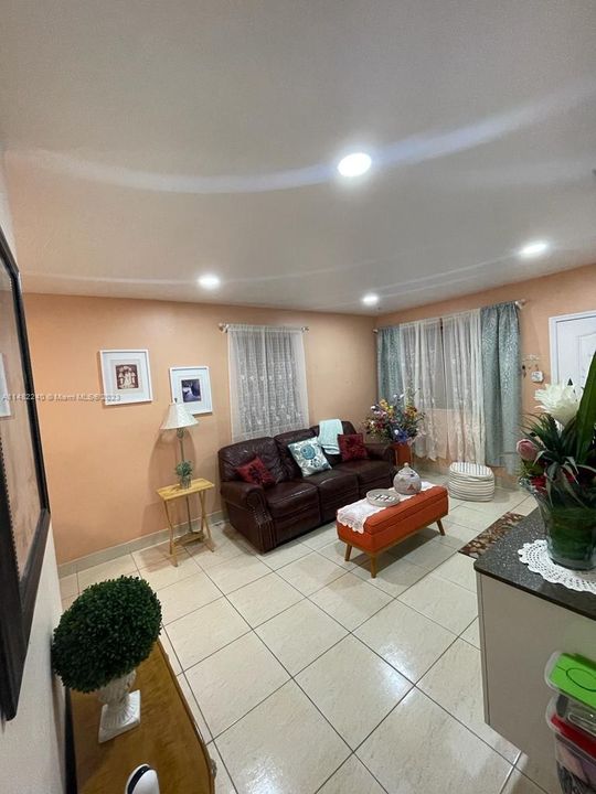 Recently Sold: $444,599 (3 beds, 2 baths, 1080 Square Feet)