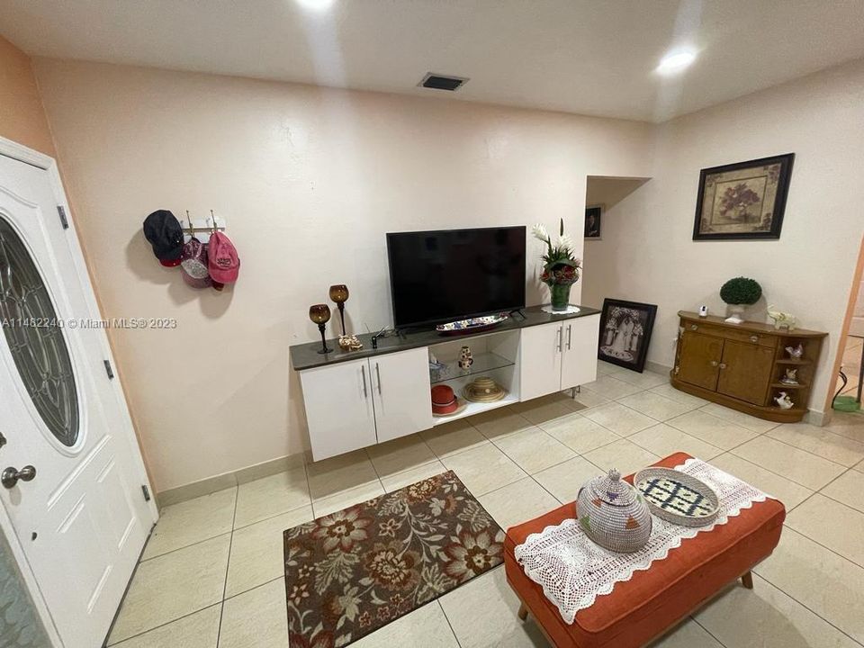 Recently Sold: $444,599 (3 beds, 2 baths, 1080 Square Feet)