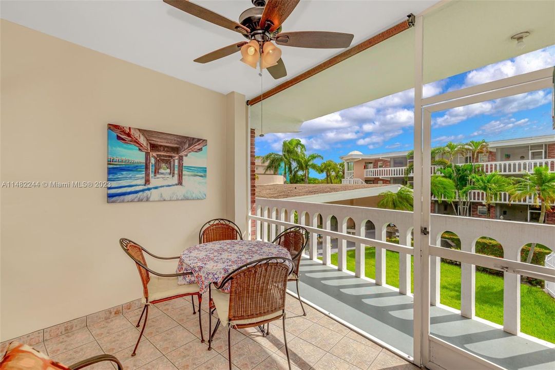 Recently Sold: $179,900 (1 beds, 1 baths, 736 Square Feet)