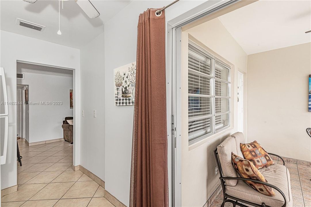 Recently Sold: $179,900 (1 beds, 1 baths, 736 Square Feet)