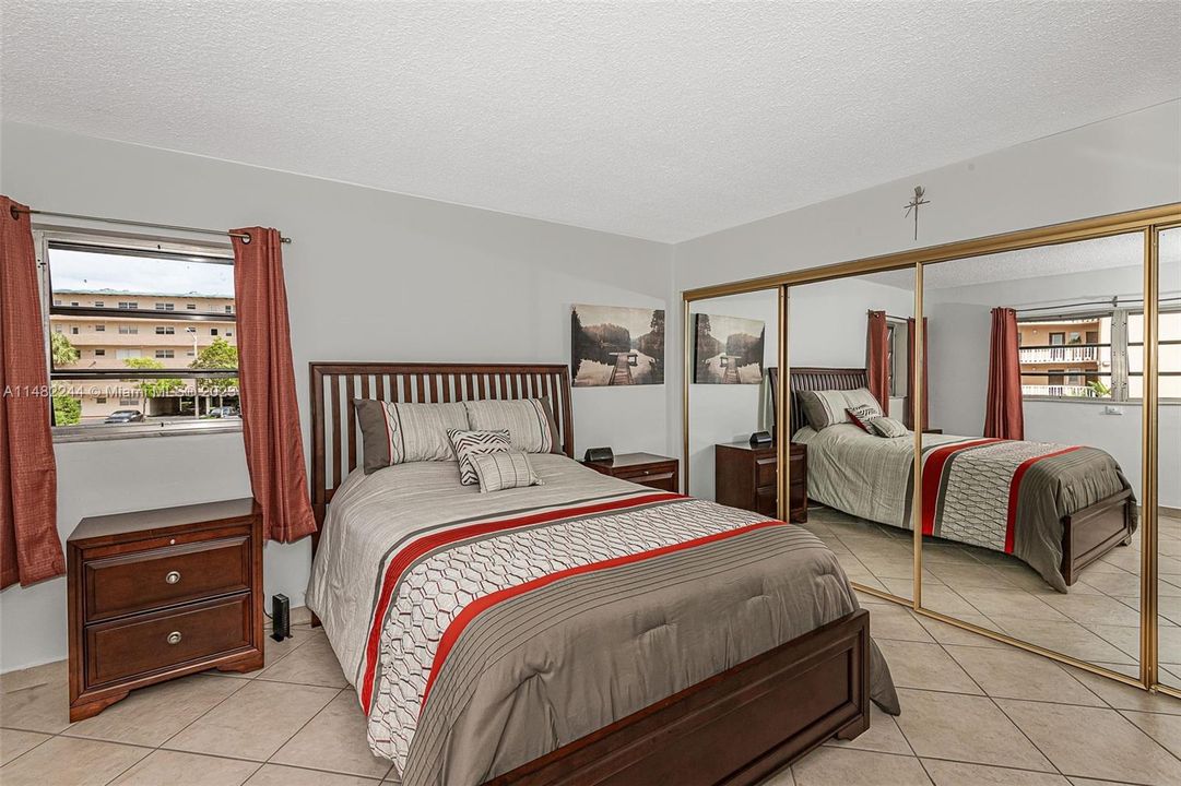 Recently Sold: $179,900 (1 beds, 1 baths, 736 Square Feet)