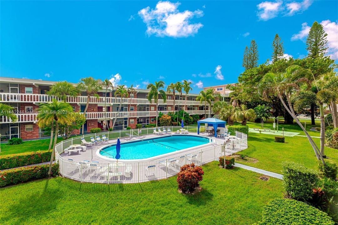 Recently Sold: $179,900 (1 beds, 1 baths, 736 Square Feet)