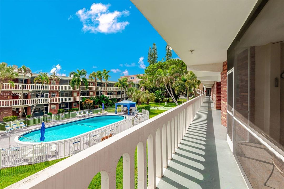 Recently Sold: $179,900 (1 beds, 1 baths, 736 Square Feet)