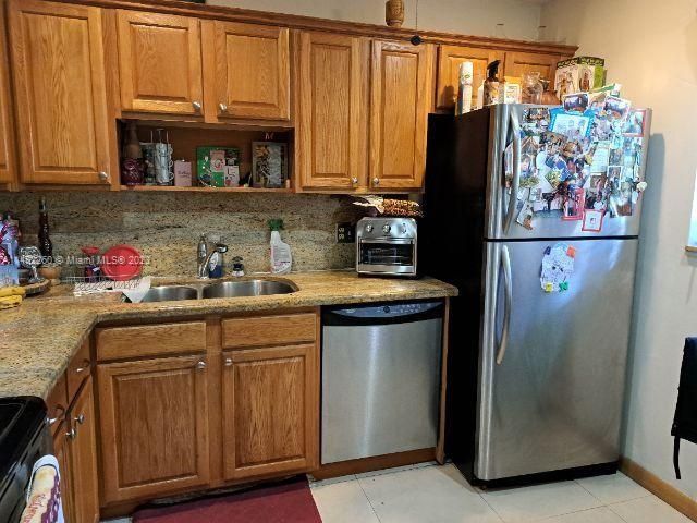 For Sale: $149,900 (1 beds, 1 baths, 710 Square Feet)