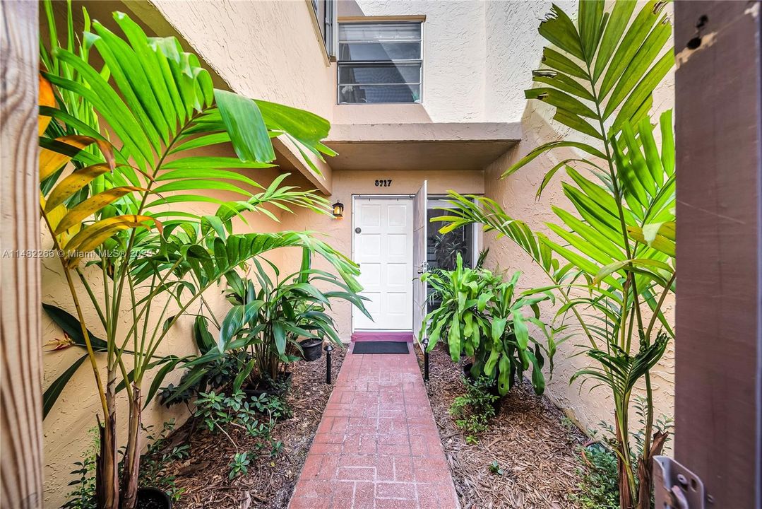 Recently Sold: $349,000 (2 beds, 1 baths, 954 Square Feet)