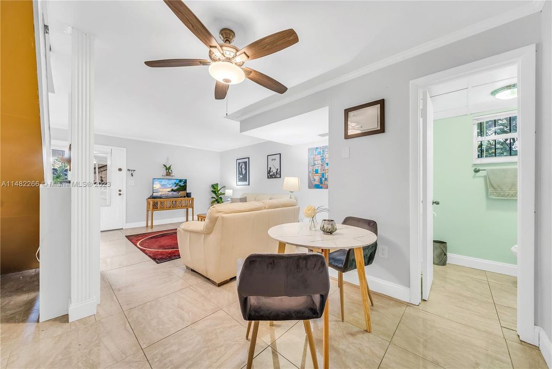 Recently Sold: $349,000 (2 beds, 1 baths, 954 Square Feet)