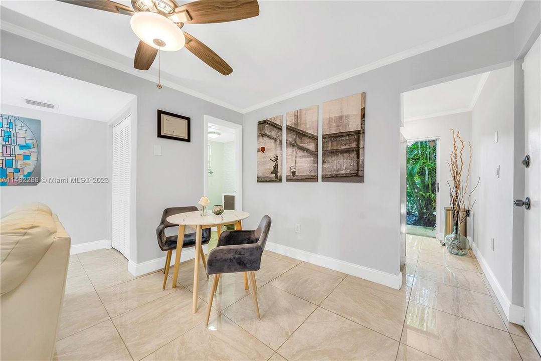 Recently Sold: $349,000 (2 beds, 1 baths, 954 Square Feet)