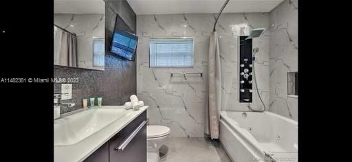 Recently Rented: $4,050 (4 beds, 2 baths, 2128 Square Feet)