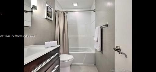 Recently Rented: $4,050 (4 beds, 2 baths, 2128 Square Feet)