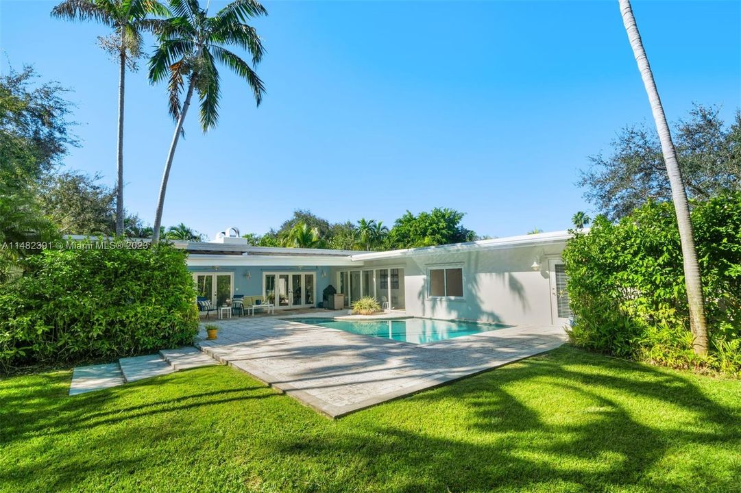 Недавно продано: $2,950,000 (3 спален, 3 ванн, 2643 Квадратных фут)