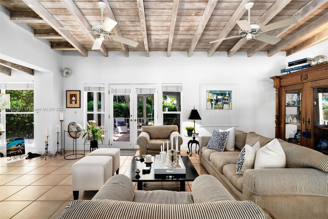 Недавно продано: $2,950,000 (3 спален, 3 ванн, 2643 Квадратных фут)