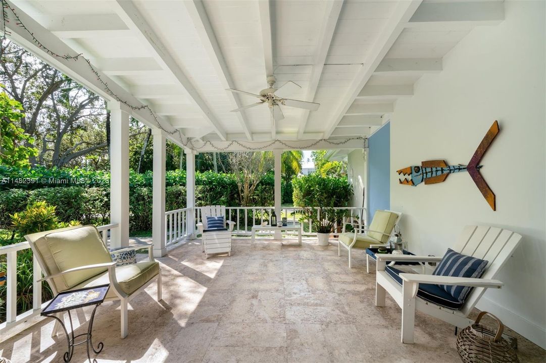 Недавно продано: $2,950,000 (3 спален, 3 ванн, 2643 Квадратных фут)