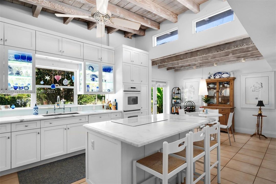 Недавно продано: $2,950,000 (3 спален, 3 ванн, 2643 Квадратных фут)