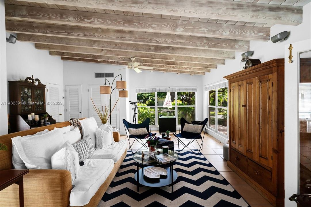 Недавно продано: $2,950,000 (3 спален, 3 ванн, 2643 Квадратных фут)