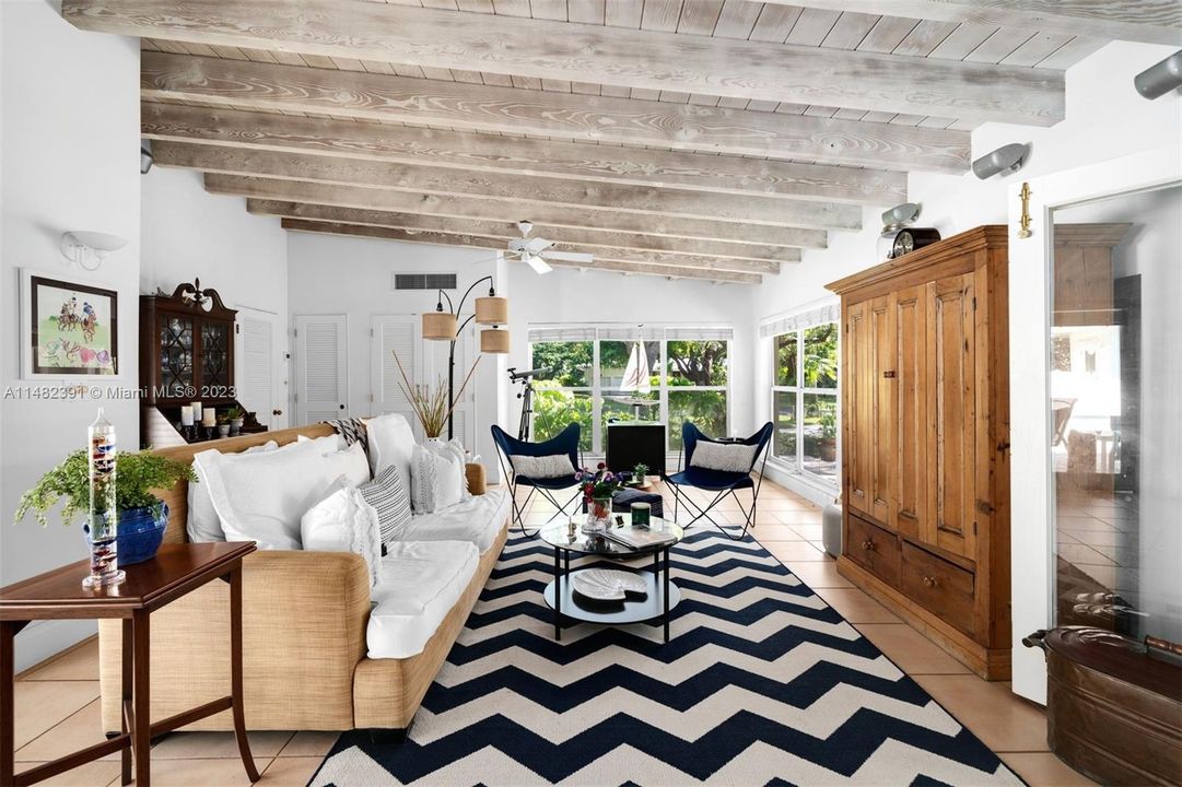 Недавно продано: $2,950,000 (3 спален, 3 ванн, 2643 Квадратных фут)