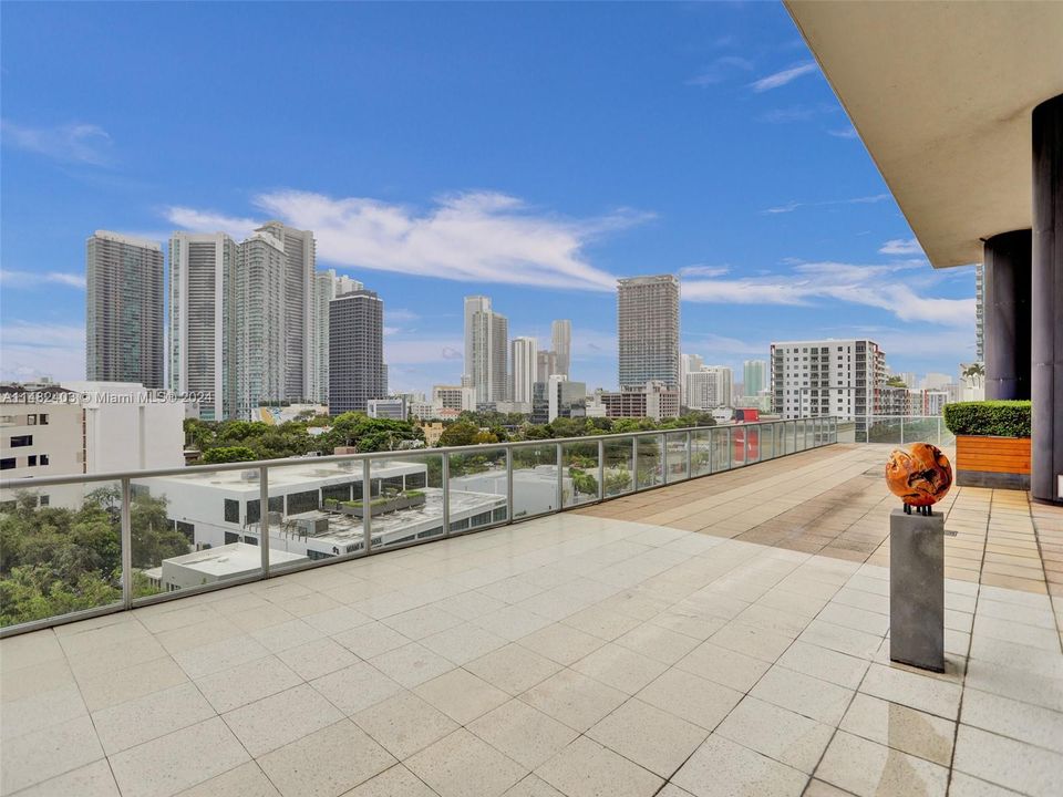 Recently Sold: $435,000 (1 beds, 1 baths, 588 Square Feet)