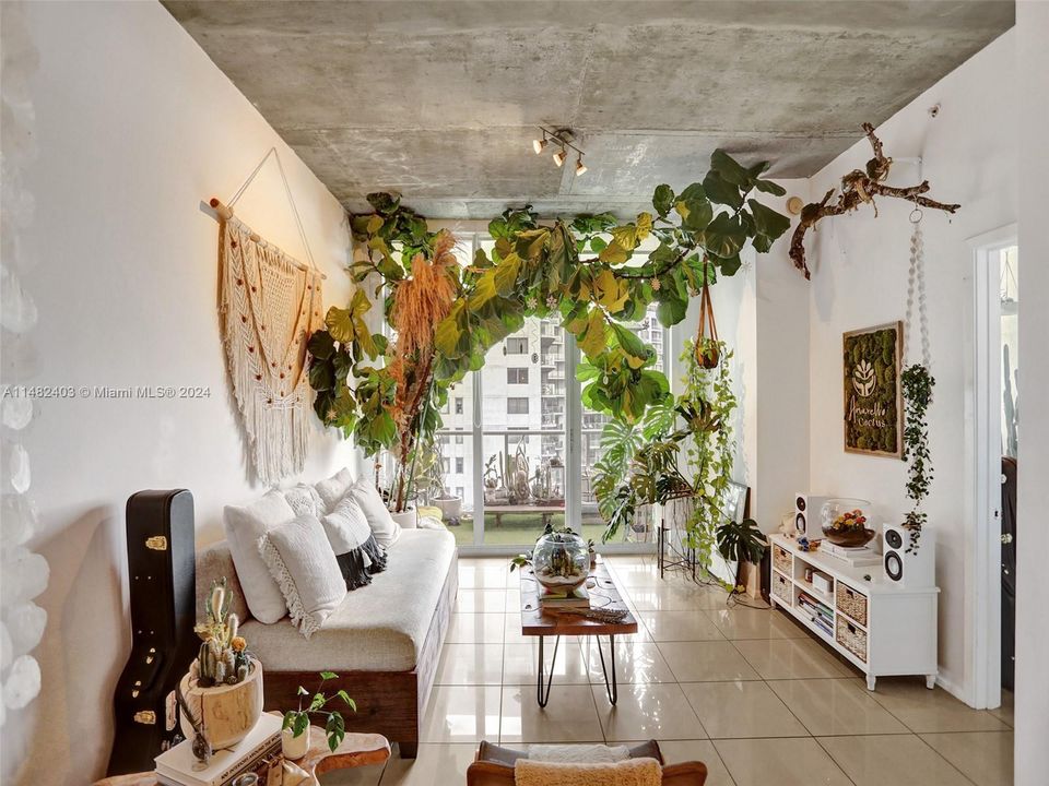 Recently Sold: $435,000 (1 beds, 1 baths, 588 Square Feet)