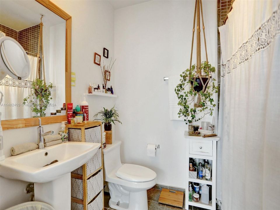 Recently Sold: $435,000 (1 beds, 1 baths, 588 Square Feet)