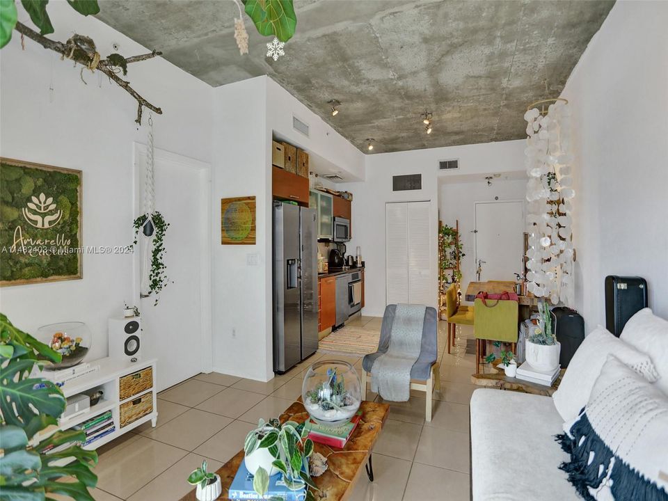 Recently Sold: $435,000 (1 beds, 1 baths, 588 Square Feet)