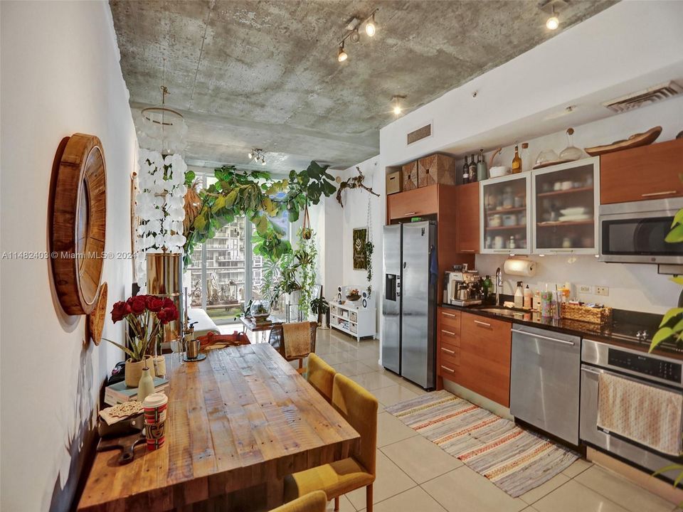 Recently Sold: $435,000 (1 beds, 1 baths, 588 Square Feet)