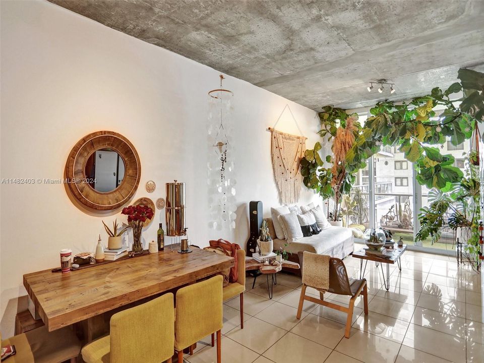 Recently Sold: $435,000 (1 beds, 1 baths, 588 Square Feet)