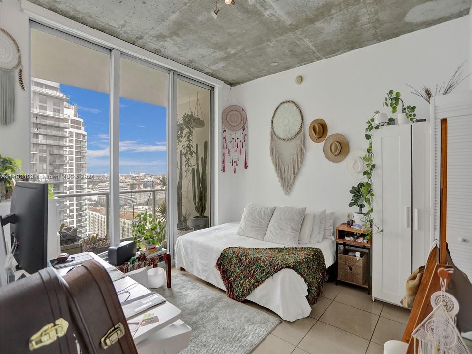 Recently Sold: $435,000 (1 beds, 1 baths, 588 Square Feet)