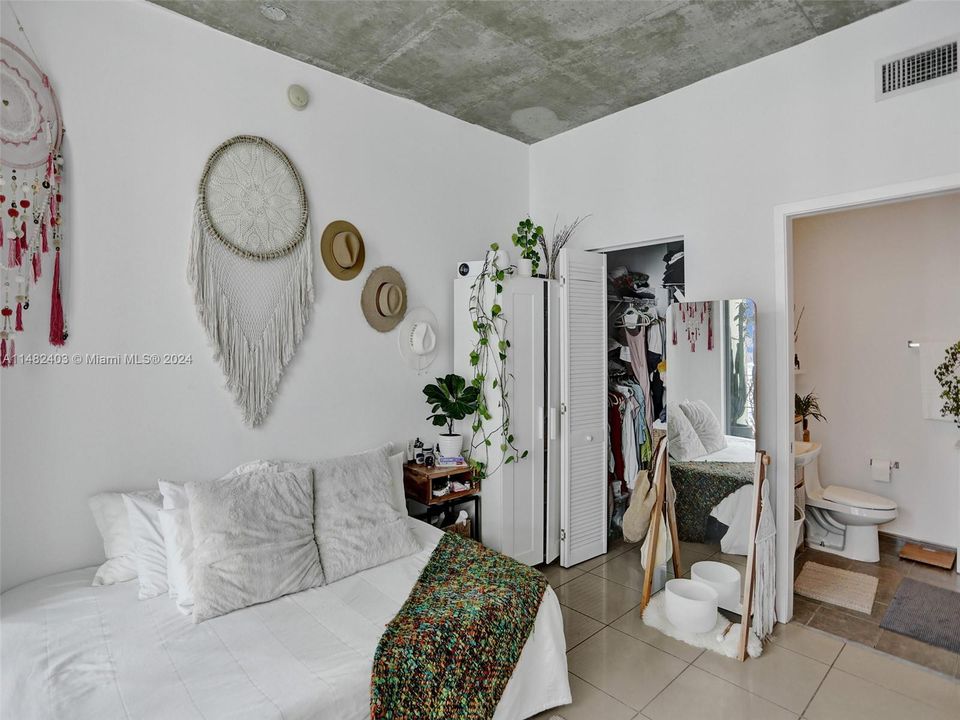 Recently Sold: $435,000 (1 beds, 1 baths, 588 Square Feet)