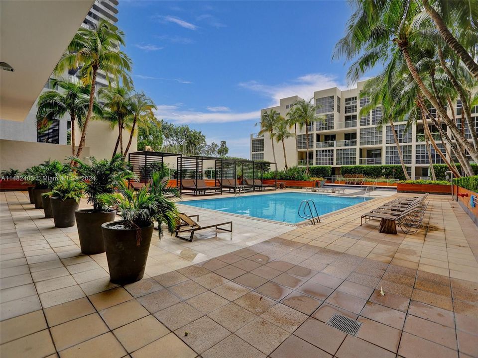 Recently Sold: $435,000 (1 beds, 1 baths, 588 Square Feet)