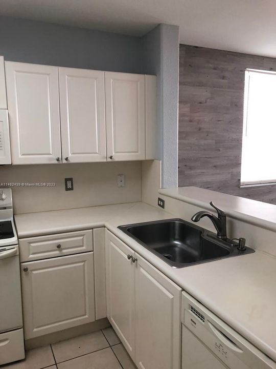 Recently Rented: $2,750 (2 beds, 2 baths, 1361 Square Feet)