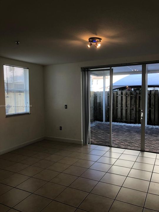 Recently Rented: $2,750 (2 beds, 2 baths, 1361 Square Feet)