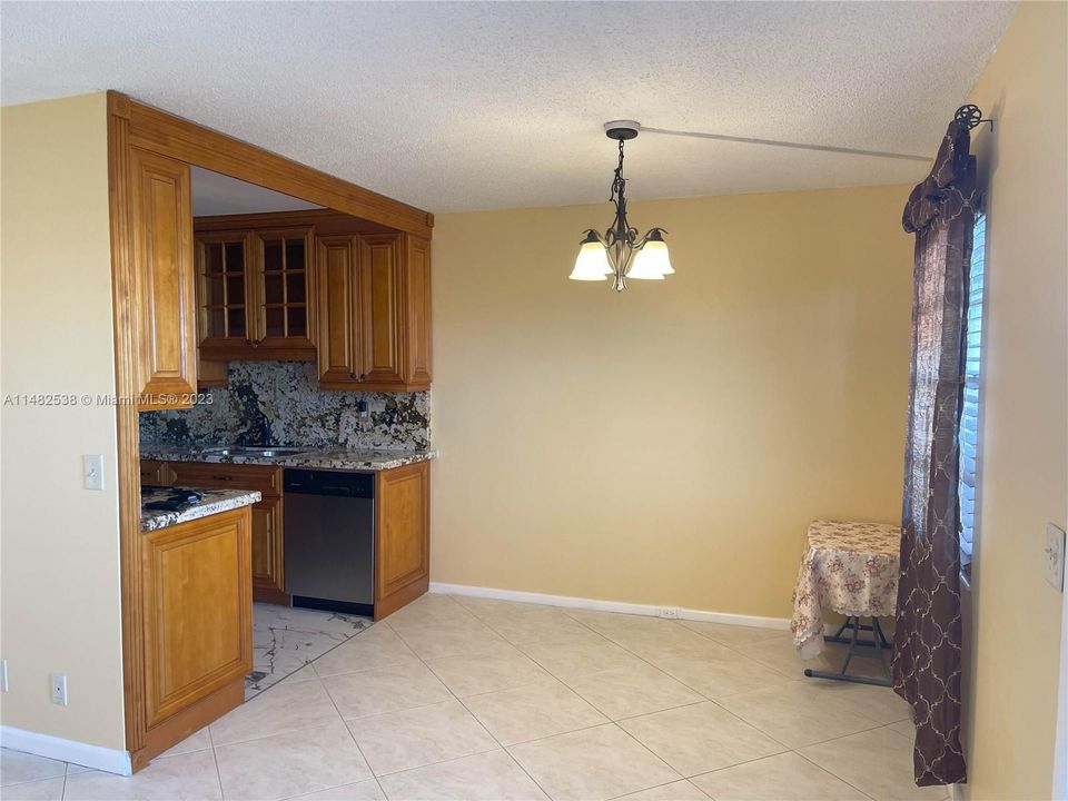 Vendido Recientemente: $179,500 (2 camas, 1 baños, 880 Pies cuadrados)