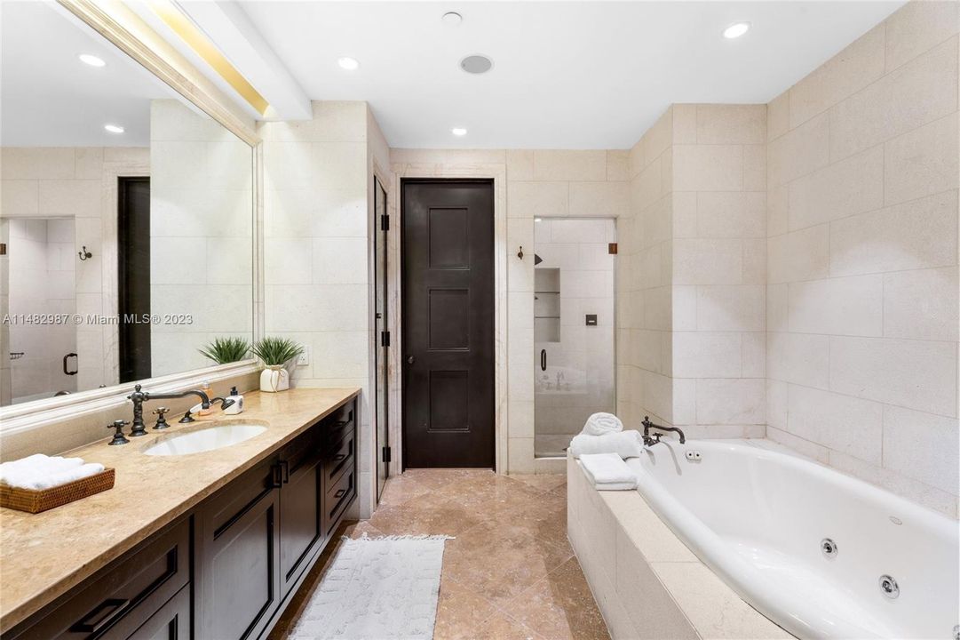 Недавно арендовано: $65,000 (5 спален, 6 ванн, 6268 Квадратных фут)