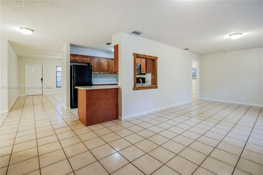 Recently Rented: $3,325 (3 beds, 2 baths, 1808 Square Feet)