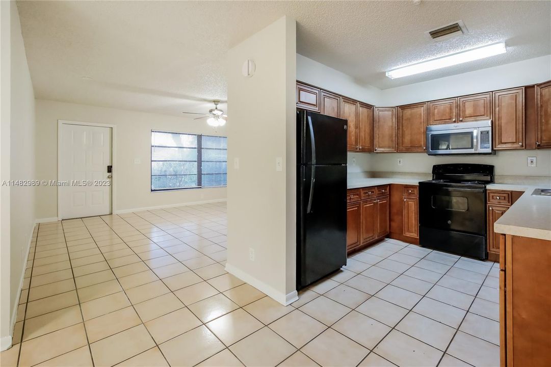 Recently Rented: $3,325 (3 beds, 2 baths, 1808 Square Feet)