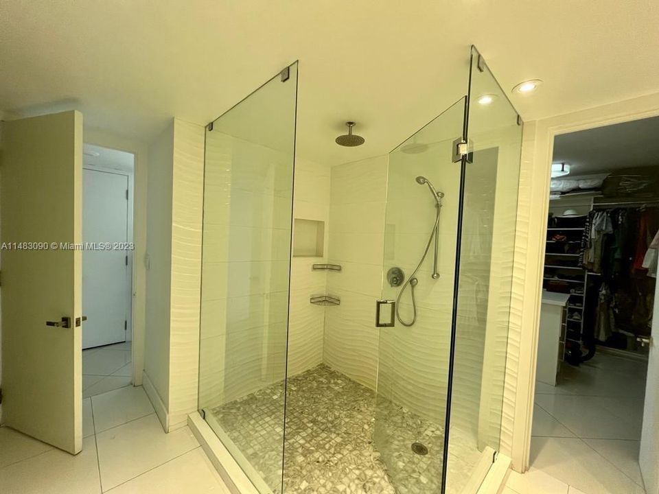 Recently Sold: $985,000 (3 beds, 3 baths, 2360 Square Feet)