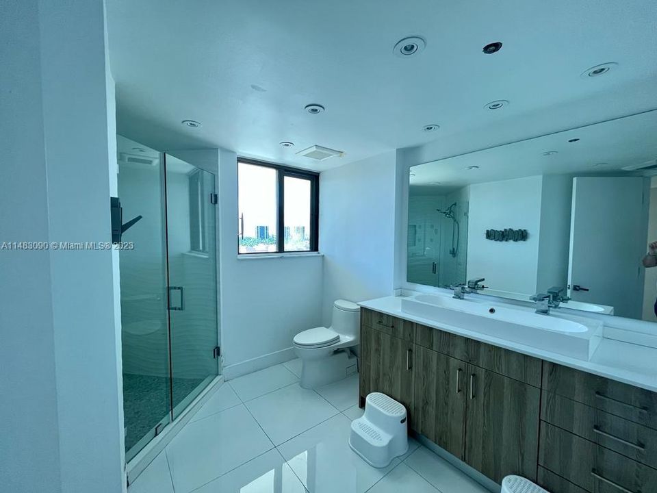 Recently Sold: $985,000 (3 beds, 3 baths, 2360 Square Feet)