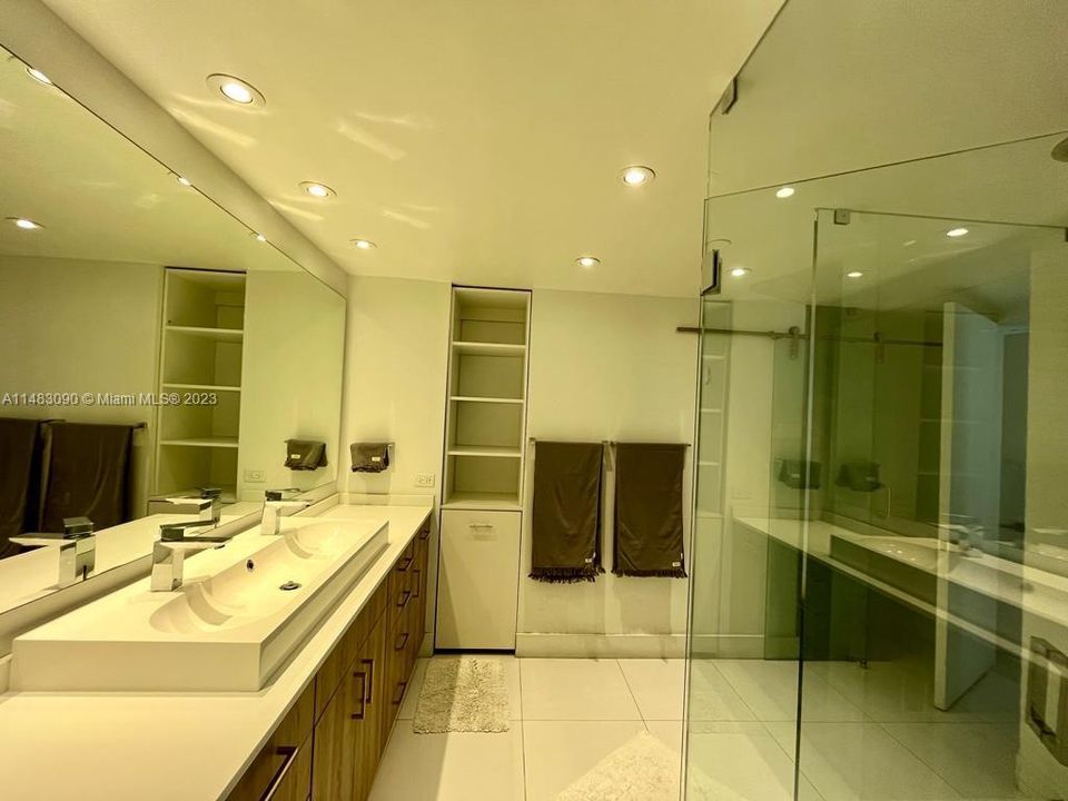 Recently Sold: $985,000 (3 beds, 3 baths, 2360 Square Feet)