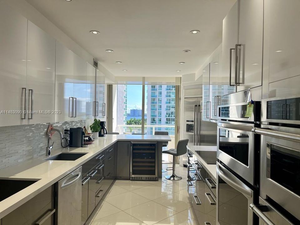 Recently Sold: $985,000 (3 beds, 3 baths, 2360 Square Feet)